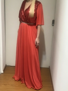 VESTIDO LARGO CRUZADO CON CINTURON DE STRASS BUSTO CON LENTEJUELAS Y MANGAS DE MICROTUL - comprar online