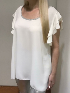 BLUSA DE GASA CON DOBLE VOLADO EN LAS MANGAS CON CUELLO DE STRASS ALREDEDOR - Samar Moda