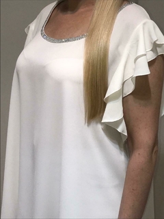 BLUSA DE GASA CON DOBLE VOLADO EN LAS MANGAS CON CUELLO DE STRASS ALREDEDOR - tienda online