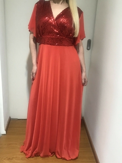 Imagen de VESTIDO LARGO CON BUSTO Y CINTURA DE LENTEJUELA, COMBINADO CON MICROTUL