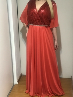 VESTIDO LARGO CRUZADO CON CINTURON DE STRASS BUSTO CON LENTEJUELAS Y MANGAS DE MICROTUL - tienda online