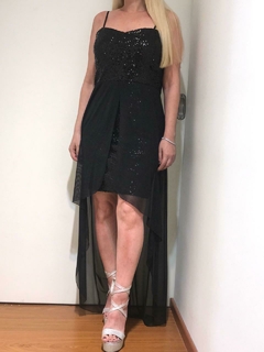 Imagen de VESTIDO CHULI DE LENTEJUELAS CON COLA DE MICROTUL SAMAR MODA