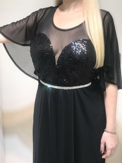 VESTIDO FALDA MIDI CON MANGA EFECTO CAPA CON BUSTO CORAZON PROFUNDO DE LENTEJUELA COMBINADO CON MICROTUL VIENE CON CINTURON DE STRASS - tienda online