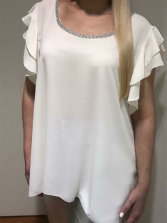 BLUSA DE GASA CON DOBLE VOLADO EN LAS MANGAS CON CUELLO DE STRASS ALREDEDOR - comprar online