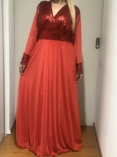 VESTIDO CON MANGA LARGA DE MICROTUL CON BUSTO CINTURA Y PUÑO DE LENTEJUELA - comprar online