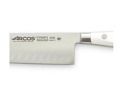 Cuchillo " Arcos" santoku alveolado 18 cm - Tecno cocina
