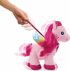 Pelúcia Barbie Pegasus Emite Som - Mattel na internet