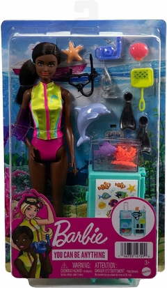 Boneca Barbie Bióloga Marinha com Acessórios - Mattel - comprar online
