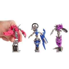 Boneco Transformers Generations - 12 Cm - Studio - Serie Deluxe - Chromia / Arcee / Elita-1 - Hasbro - E0701 - comprar online