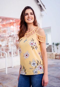 Blusa Floral com Ombros e Decote Vazados - 1157 - comprar online