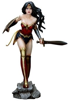 WONDER WOMAN (LUIS ROYO) PVC - MULHER MARAVILHA