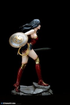 WONDER WOMAN (LUIS ROYO) PVC - MULHER MARAVILHA - loja online