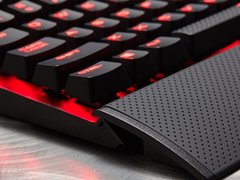 Imagem do TECLADO GAMER CORSAIR CH-9101020-BR K70 LUX RETROILUMINACAO VERMELHA CHERRY MX RED