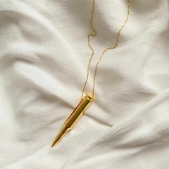 detalhe do colar semijoias masculino de bala banhado a ouro 18k