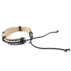 detalhe da pulseira masculina ajustável de couro com corda em nó nautico preta e branca