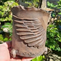 Vaso estilizado angelical com asas em cerâmica de alta temperatura A13x12Cm