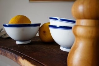 Bowl blanco de cerámica con azul