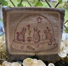 KIT BORDADO FRANCÊS NECESSAIRE GATOS SOUVENIR