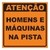 Placa de P12 Homens E Maquinas Na Pista - comprar online