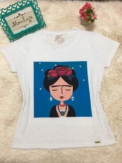 T-shirt gola careca manga curta FRIDA ROSAS VERMELHAS - comprar online