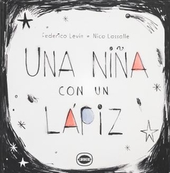 Una niña con un lápiz