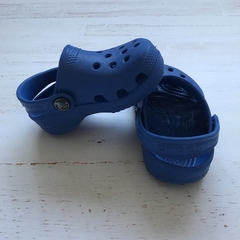 Sandalias de goma azul. CROCS. T 2-3 (12 cms) - Oh mamá!