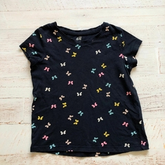 Remera manga corta mariposas. H&M. T 1,5 - 2 años