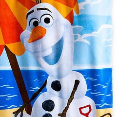 Toalha de praia/piscina Olaf Frozen Disney Store - comprar online