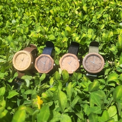 Relógio feito à mão em madeira Muiracatiara - comprar online