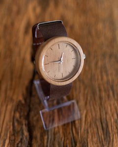 Relógio feito à mão em madeira Muiracatiara - High Wood Equipment