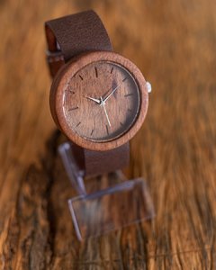 Relógio feito à mão em madeira Muiracatiara - loja online