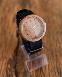 Imagem do Relógio feito à mão em madeira Muiracatiara