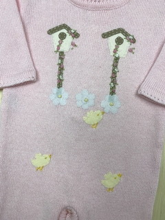 Macacão Casinhas e Passarinhos Rosa - Baby Fio Tricot Infantil