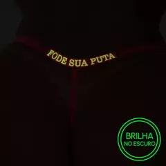 Calcinha Fio Dental Brilha No Escuro Fode Sua Puta ROSA NEON Tallyta - comprar online