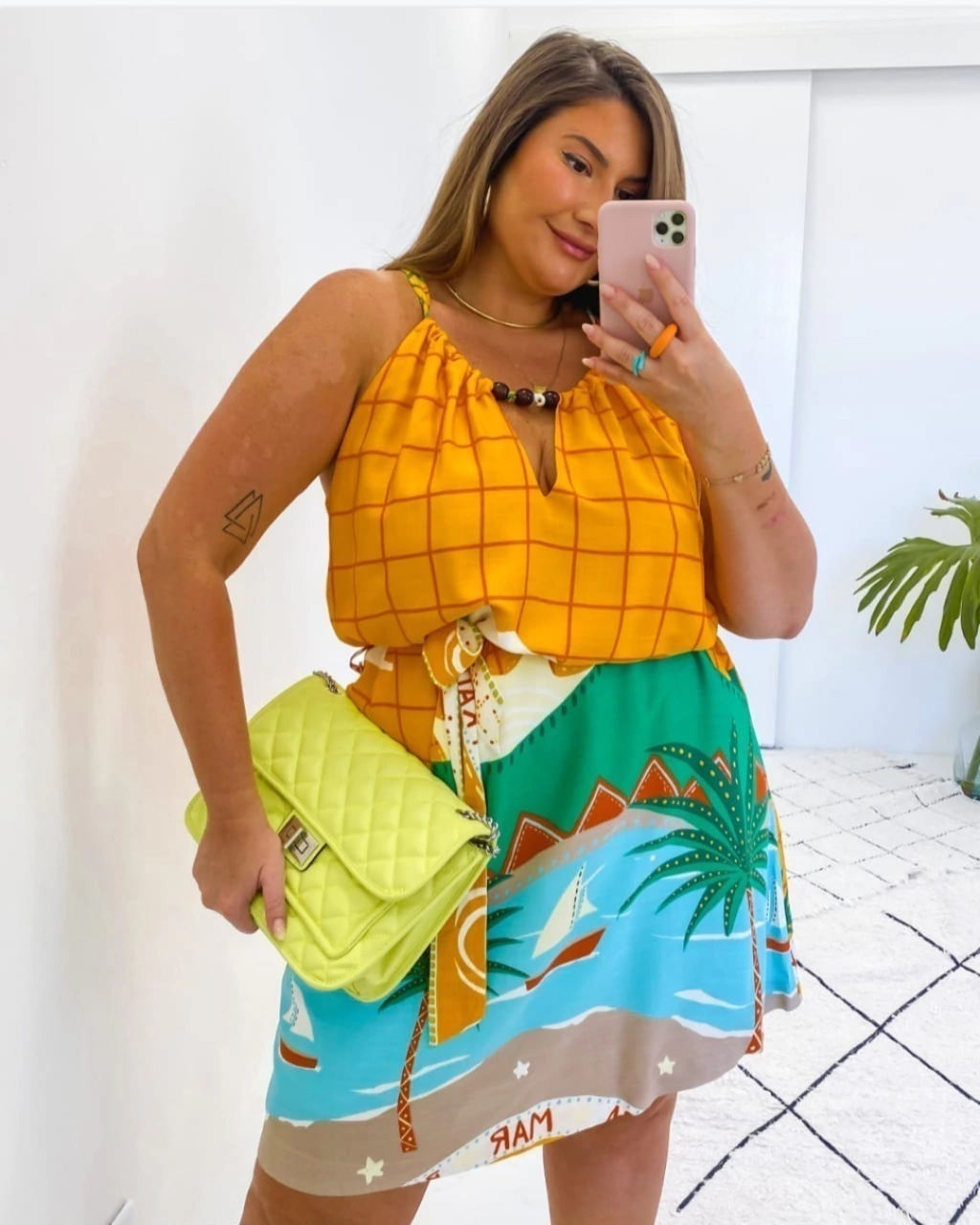 Vestido Curto Viscolinho Tropical Plus Size