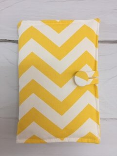 FUNDA LIBRETA SANITARIA CHEVRON AMARILLO Y BLANCO