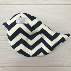 ALMOHADA CENTRO CONCAVO CHEVRON AZUL Y BLANCO.