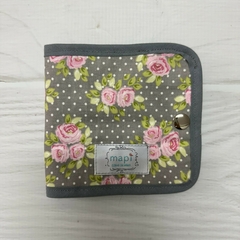 ESTUCHE FEMENINO GRIS CON FLORES ROSA