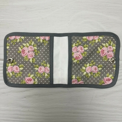 ESTUCHE FEMENINO GRIS CON FLORES ROSA - comprar online