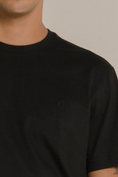 camiseta básica preta - comprar online