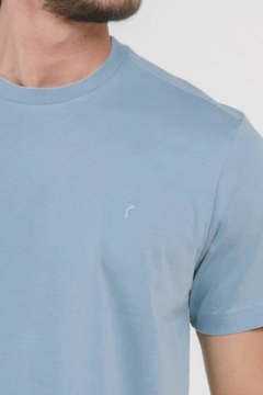 camiseta básica azul celeste - comprar online