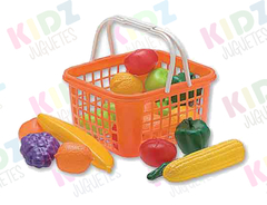 Canasto de supermercado con frutas y verduras