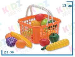 Canasto de supermercado con frutas y verduras en internet
