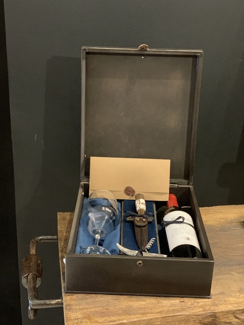 Caja de regalo con vino