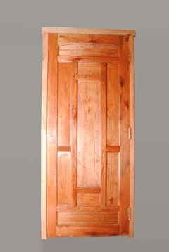 Puerta de madera ciega