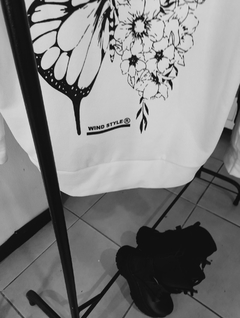 Maxi Buzo Mariposa White en internet
