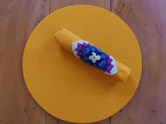 Sousplat de linho + guardanapo de linho + Porta Guardanapo de crochet - comprar online