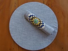 Sousplat de linho + guardanapo de linho + Porta Guardanapo de crochet 3 peças - comprar online