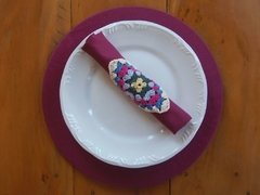 Sousplat de linho + guardanapo de linho + Porta Guardanapo de crochet 3 peças