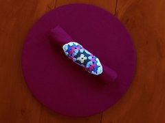 Sousplat de linho + guardanapo de linho + Porta Guardanapo de crochet 3 peças - comprar online